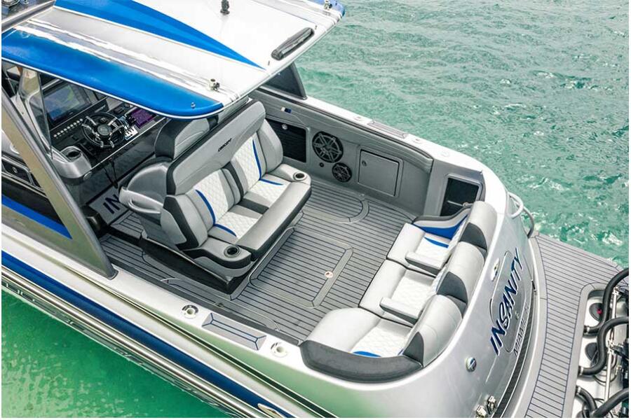 Comfortable Seating for 8: <p>The 44 can comfortably accommodate your whole crew while underway and when you arrive at your destination.</p>
