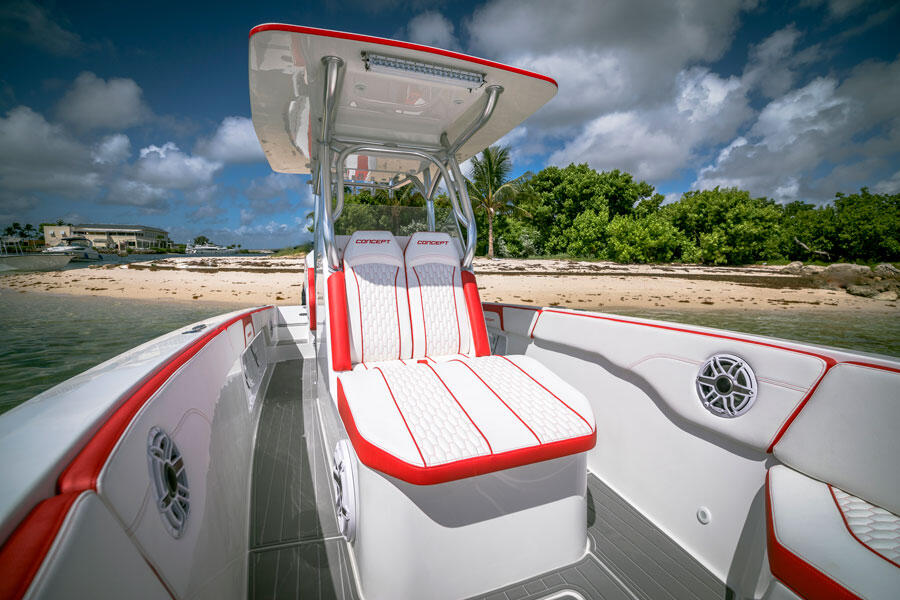 Console Seating: <p>The console seating is molded in to create a seamless and functional seating area in the front cockpit to enjoy the sunshine.</p>
